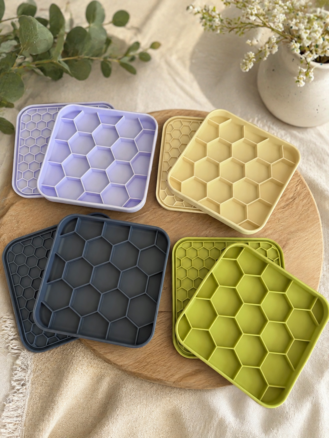 2-in-1 Dual Feeder Bowl & Lick Mat Lid